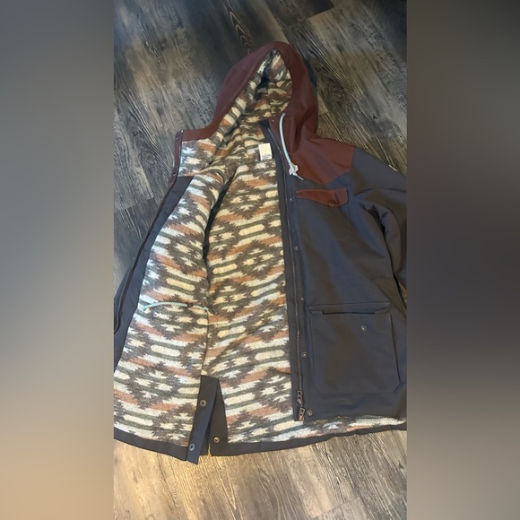 Cinch Winter Jacket - Picture 3 of 4